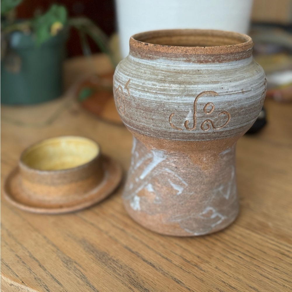 Vintage‎ studio stone wear pottery vessel signed